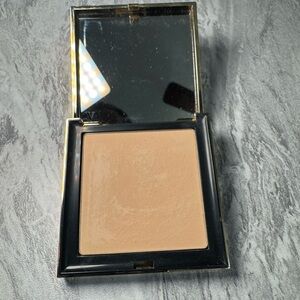 Vieve Beauty Modern Powder Perfector in Medium